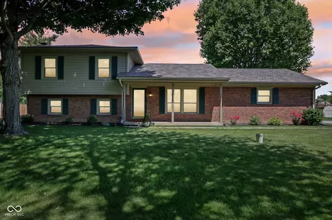 1369 S Daisy Ln, New Palestine, IN 46163