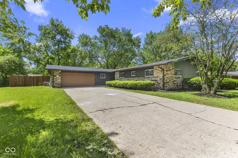 8816 Holliday Dr, Indianapolis, IN 46260