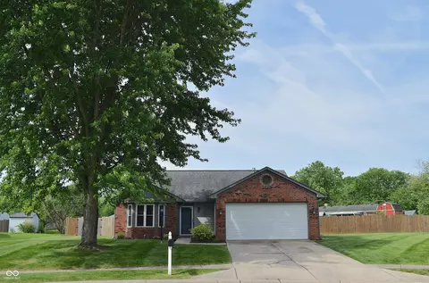220 Park Place Ct, Avon, IN 46123