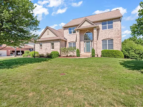 1121 Huntington Woods Pt, Zionsville, IN 46077