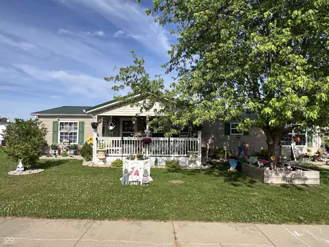 1079 Sunset Ln, Seymour, IN 47274
