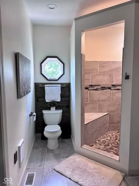 Bath - 2968 E 700 N, Greenfield, IN 46140 photo 3 of 10
