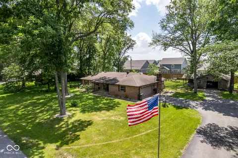 4865 W Oak Dr, New Palestine, IN 46163