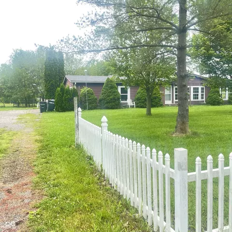 9136 S County Road 100 E, Clayton, IN 46118
