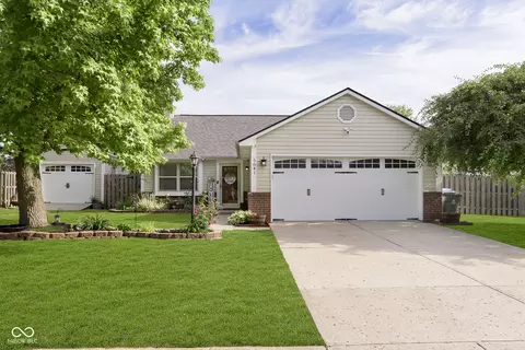 5641 Pine Hill Dr, Noblesville, IN 46062