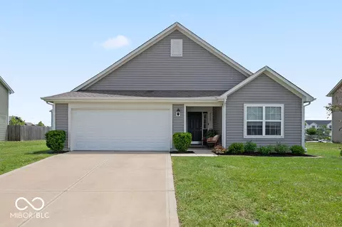 2215 Jaybird Dr, Greenfield, IN 46140