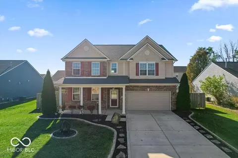 1103 Boxwood Ln, Greenwood, IN 46143