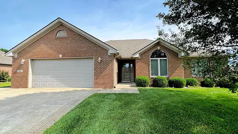 5024 W Hyde Ct, Columbus, IN 47203
