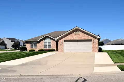 5940 Conifer Ct, Columbus, IN 47201