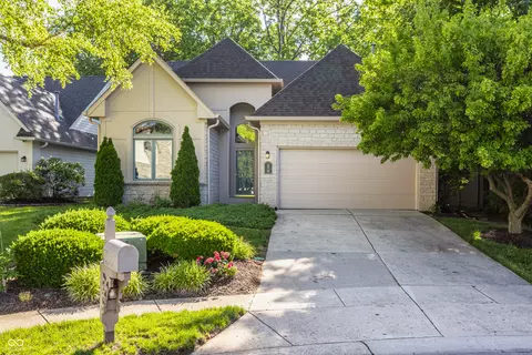 870 Enclave Cir, Carmel, IN 46032