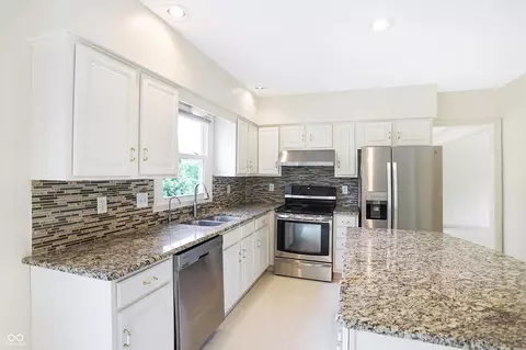 Kitchen - 10517 Brookview Dr, Carmel, IN 46032 photo 3 of 5