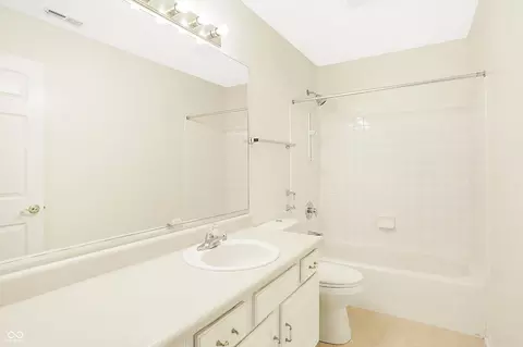 Bath - 10517 Brookview Dr, Carmel, IN 46032 photo 6 of 7