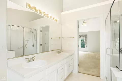 Bath - 10517 Brookview Dr, Carmel, IN 46032 photo 3 of 7