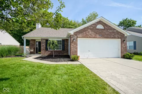 611 Thomas Point Dr, Fortville, IN 46040