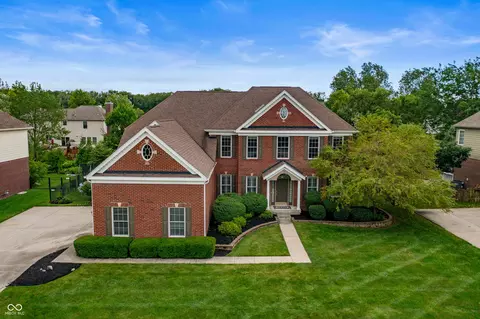 8845 Pin Oak Dr, Zionsville, IN 46077