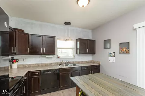 Kitchen - 1564 Maplewood Ln, Pendleton, IN 46064 photo 3 of 3