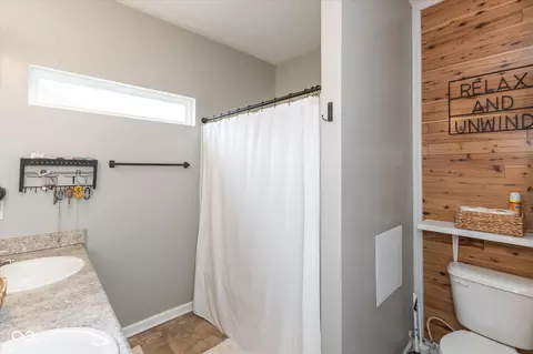 Bath - 1564 Maplewood Ln, Pendleton, IN 46064 photo 2 of 3