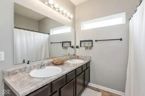 Bath - 1564 Maplewood Ln, Pendleton, IN 46064 photo 1 of 3