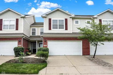 10901 Lemongrass Dr, Zionsville, IN 46077