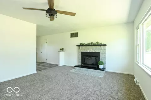 Living - 1487 E Jordan Dr, New Castle, IN 47362 photo 3 of 4