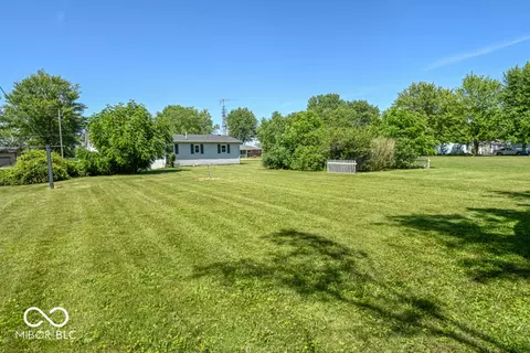 Exterior - 1487 E Jordan Dr, New Castle, IN 47362 photo 3 of 5