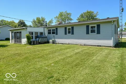 Exterior - 1487 E Jordan Dr, New Castle, IN 47362 photo 4 of 5