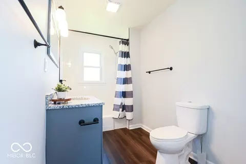Bath - 1487 E Jordan Dr, New Castle, IN 47362 photo 1 of 2