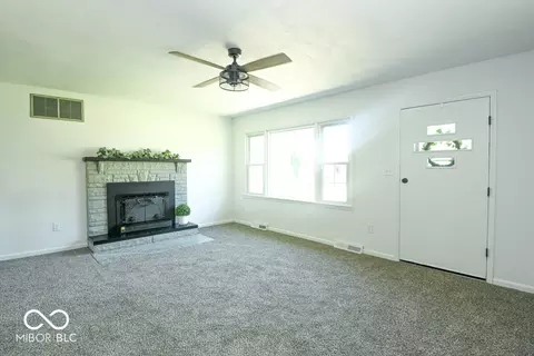 Living - 1487 E Jordan Dr, New Castle, IN 47362 photo 2 of 4