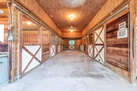 Entry Way - 2725 E Mel Currie Rd, Bloomington, IN 47408 photo 3 of 4