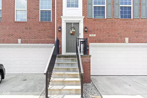829 Ivy Ln, Carmel, IN 46032