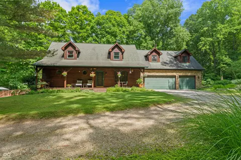 8959 S Laroche Dr, Trafalgar, IN 46181