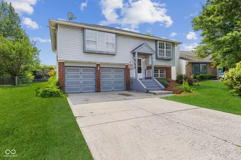 71 Westridge Pl, Greenwood, IN 46142