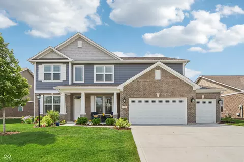 6121 Farlin Dr, Whitestown, IN 46075