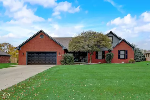 3820 S Stonehaven Ln, New Palestine, IN 46163