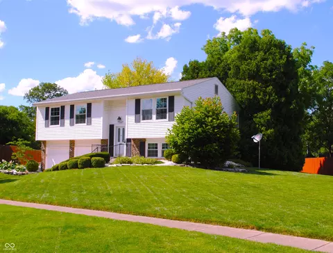 1200 Concord Dr, Greenwood, IN 46142