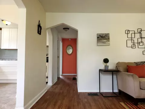 Entry Way - 1701 E Cornell Ave, Muncie, IN 47303 photo 1 of 1