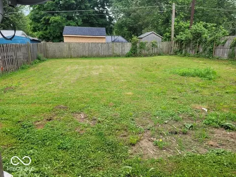 Exterior - 1701 E Cornell Ave, Muncie, IN 47303 photo 3 of 4
