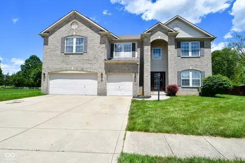 8476 Thorn Bend Dr, Indianapolis, IN 46278