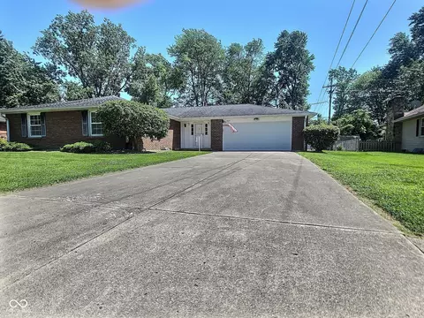3529 31st St, Columbus, IN 47203