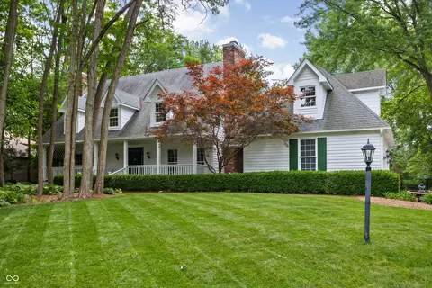 4555 Woodhaven Dr, Zionsville, IN 46077