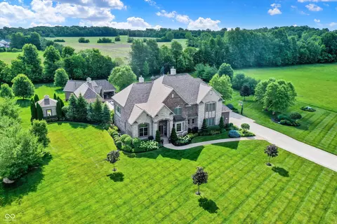 4217 Whitetail Woods Dr, Bargersville, IN 46106