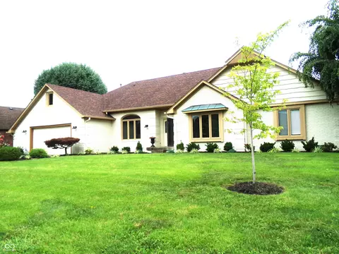 2092 Lake Run Dr, Greenwood, IN 46143