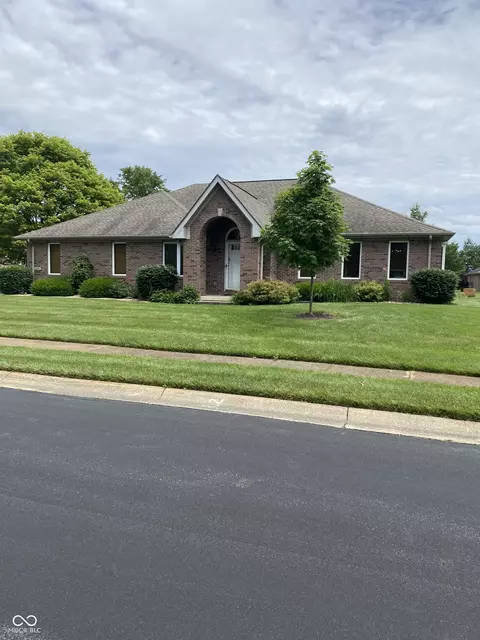 3201 Thomas Trce, Columbus, IN 47203