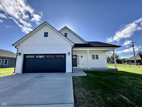 1692 Victor Dr, Martinsville, IN 46151