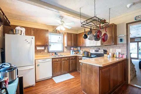 Kitchen - 131 Schaefer Dr, Hope, IN 47246 photo 2 of 2
