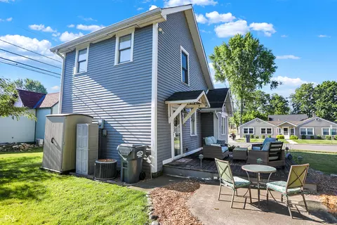 112 W High St, Pendleton, IN 46064 photo 3