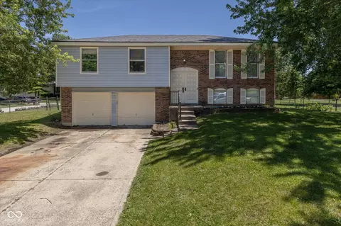 569 N Greenbriar Dr, Greenwood, IN 46142