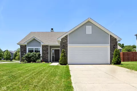 510 Pebble Dr, Fortville, IN 46040