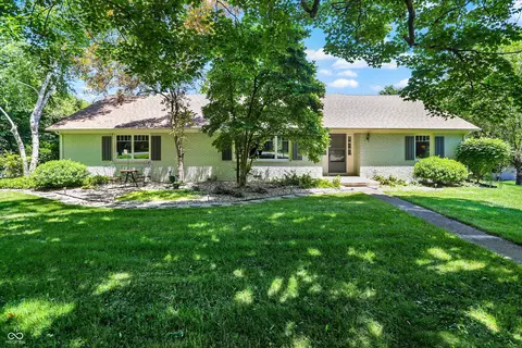 695 Mulberry St, Zionsville, IN 46077