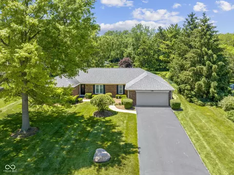 10924 Lakeshore Dr W, Carmel, IN 46033